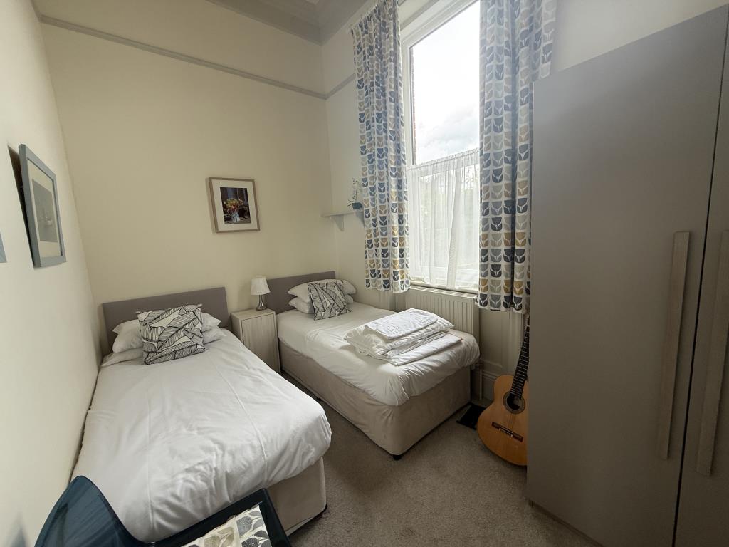 Lot: 65 - GROUND FLOOR TWO-BEDROOM FLAT CLOSE TO SEA - Bedroom two